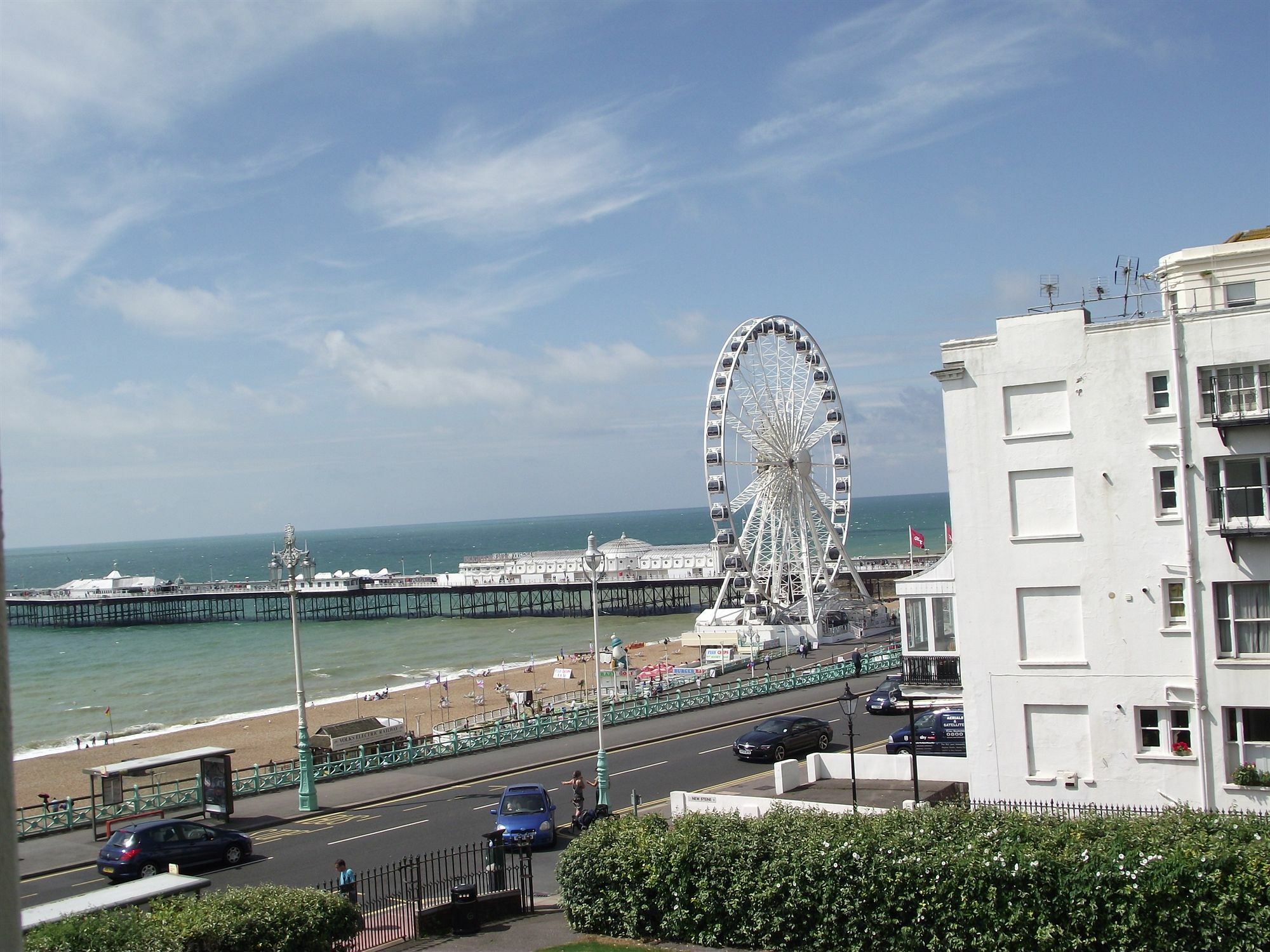 Central Wave Hove Esterno foto